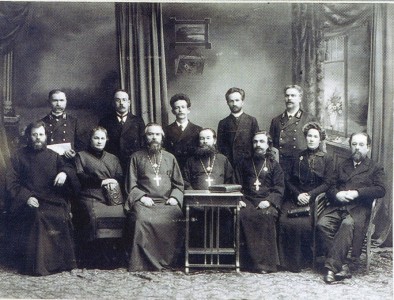 Konstantin Tsiolkovsky (far right) among the teachers of the Kaluga Diocesan Women's College. 1914.