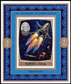 Почтовая марка ОАЭ с изображением взлетающей ракеты и К. Э. Циолковского в левом верхнем углу. 1971.  Источник: Wikimedia Commons (Public Domain).
