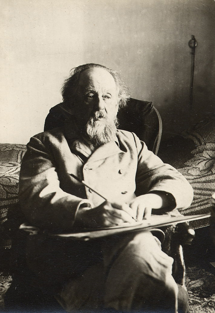 К. Э. Циолковский в рабочем кабинете. 1928. Автор: Нетужилин Александр Гаврилович (1909–1980). Цифровая копия оригинальной черно-белой фотографии Константина Эдуардовича Циолковского.