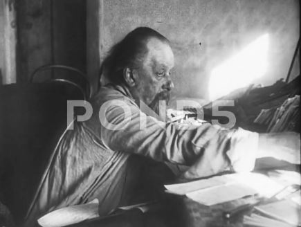 Оцифрованные кадры кинохроники с К. Э. Циолковским на стоковом видео рынке. Источник; pond5.com Оцифрованные кадры кинохроники с К. Э. Циолковским на стоковом видео рынке. Источник; pond5.com