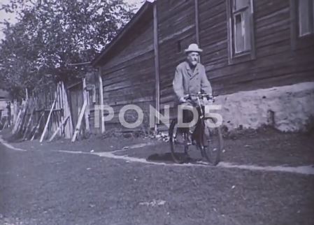 Оцифрованные кадры кинохроники с К. Э. Циолковским на стоковом видео рынке. Источник; pond5.com Оцифрованные кадры кинохроники с К. Э. Циолковским на стоковом видео рынке. Источник; pond5.com