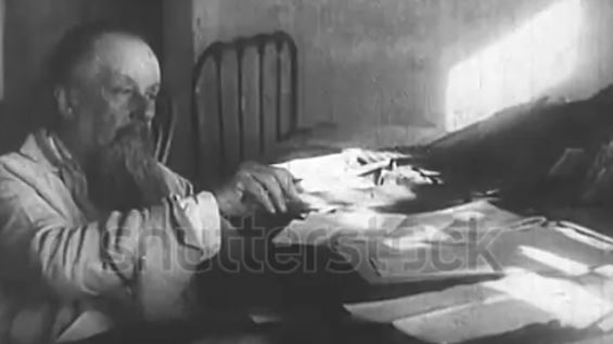 Оцифрованные кадры кинохроники с К. Э. Циолковским на стоковом видео рынке. Источник; shutterstock.com Оцифрованные кадры кинохроники с К. Э. Циолковским на стоковом видео рынке. Источник; shutterstock.com