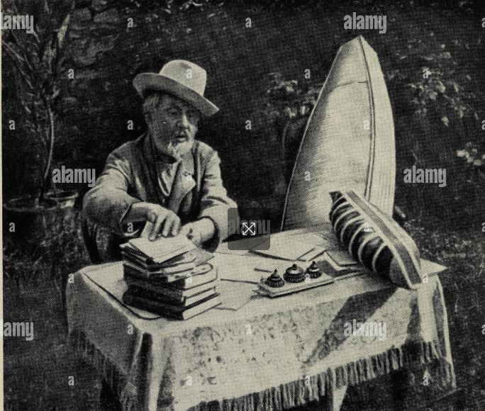 Архивная фотография с изображением К. Э. Циолковского, оцифрованная и продающаяся через стоковое агентство Alamy (alamy.com) Архивная фотография с изображением К. Э. Циолковского, оцифрованная и продающаяся через стоковое агентство Alamy (alamy.com)